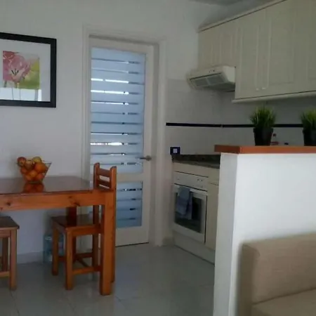 Апартаменти Puerto Del Carmen Sleeps 2 Pool Wifi